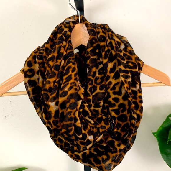 Accessories - Cheetah Soft Light Scarf